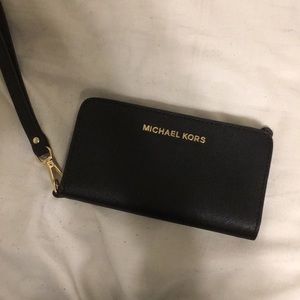 black michael kors wallet/wristlet